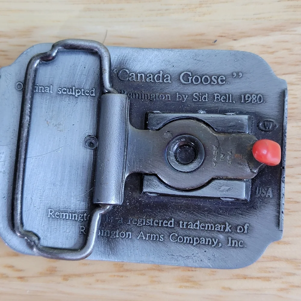 Remington First in the Field "Canadia Goose" Belt Buckle 2.5" x 2" - Picture 3 of 5